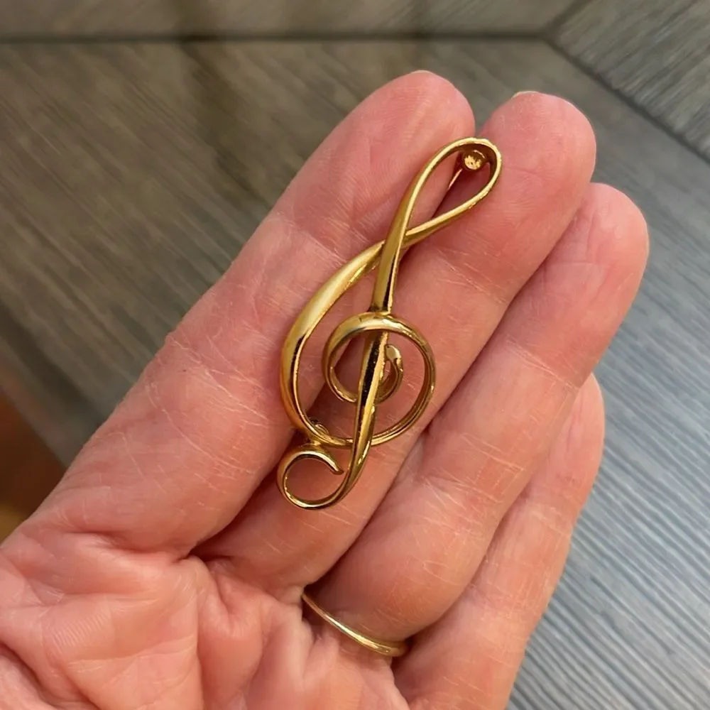 Vintage NAPIER Clef Note Brooch, Sleek Design Gold-Tone Musical Note Pin